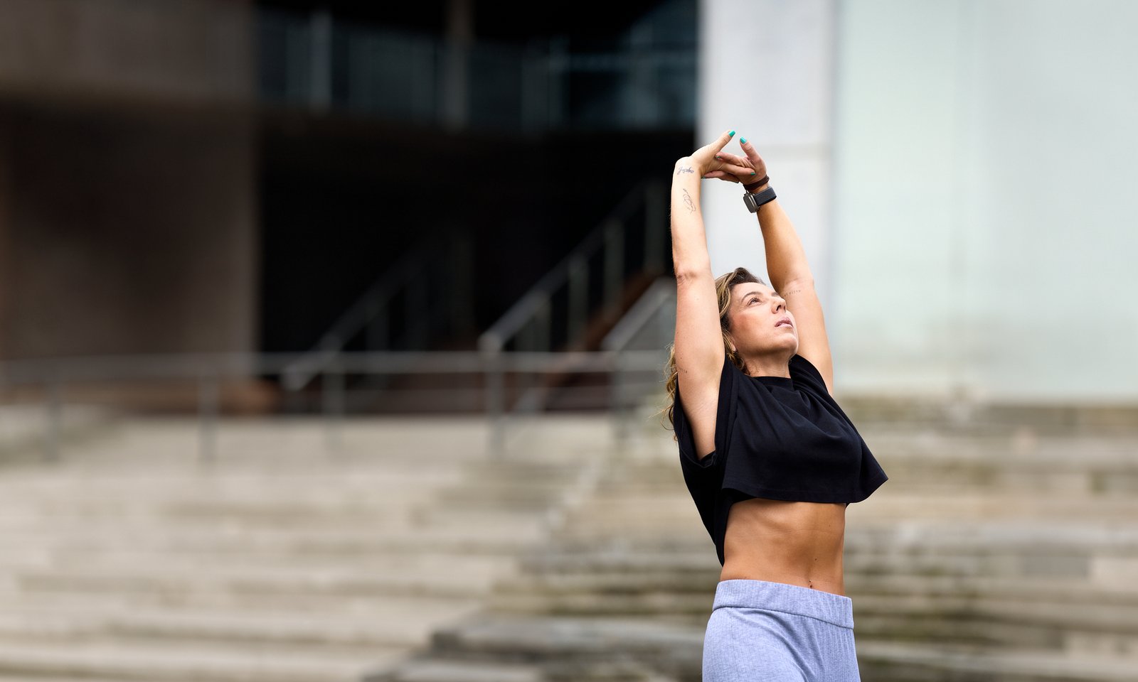 Mónica entrenando con una sonrisa